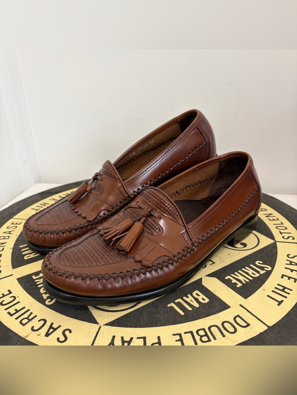 Hush Puppies Mens 9.5 M San Remo Brown Leather Loafers Shoes Tassel Weave Kiltie